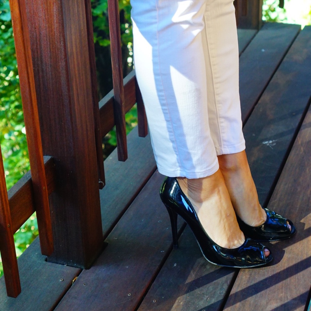 Stuart weitzman soft peep toe pump